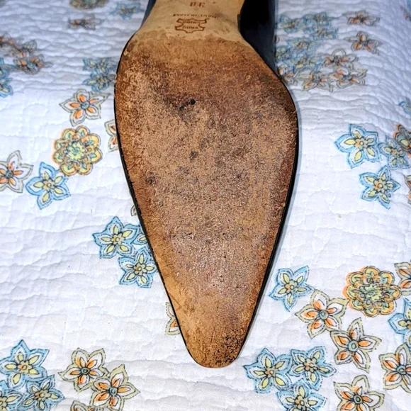 Manolo Blahnik black leather pumps size 38 gentle used - Picture 8 of 12